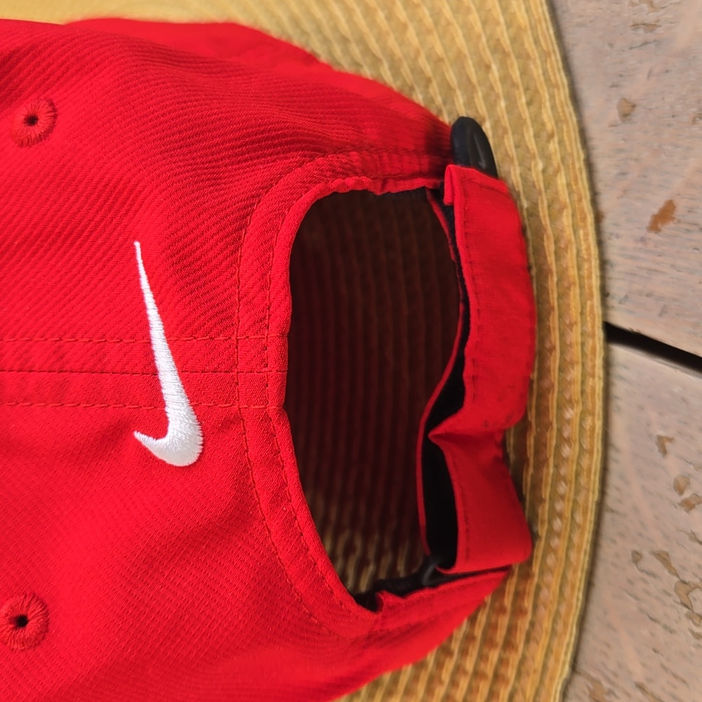 NWOT Nike Golf Mercedes Benz Adult Unisex Red/Black Dri Fit Strapback Cap - Picture 2 of 3